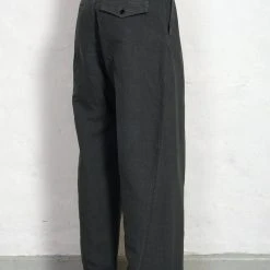 HANSEN GARMENTS BOBBY | Super Wide Pleated Trousers | Oxidized 11 HANSEN GARMENTS BOBBY | Super Wide Pleated Trousers | Oxidized -PUMA Shop bobby super wide pleated shorts oxidized hansen garments 190218