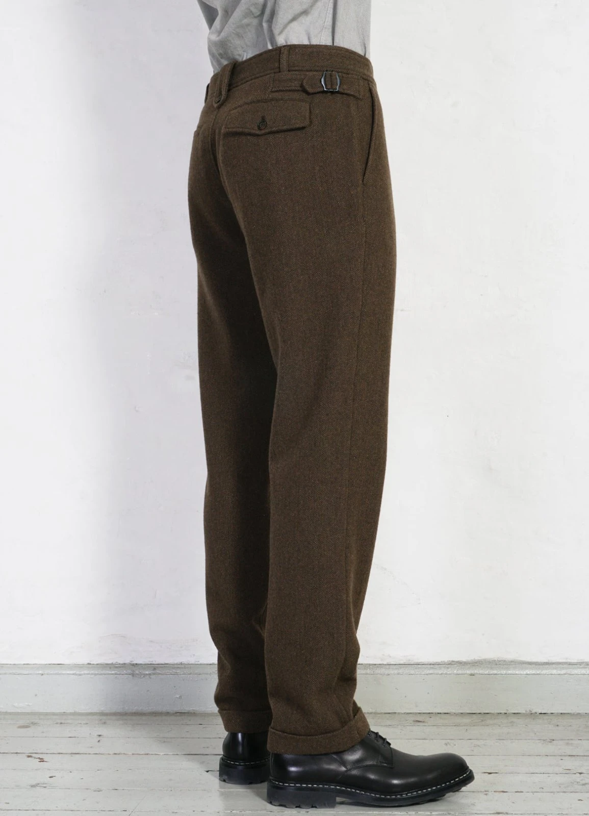 HANSEN GARMENTS FINN | Side Buckle Regular Trousers | Brown Herringbone 6 HANSEN GARMENTS FINN | Side Buckle Regular Trousers | Brown Herringbone – Bild 6