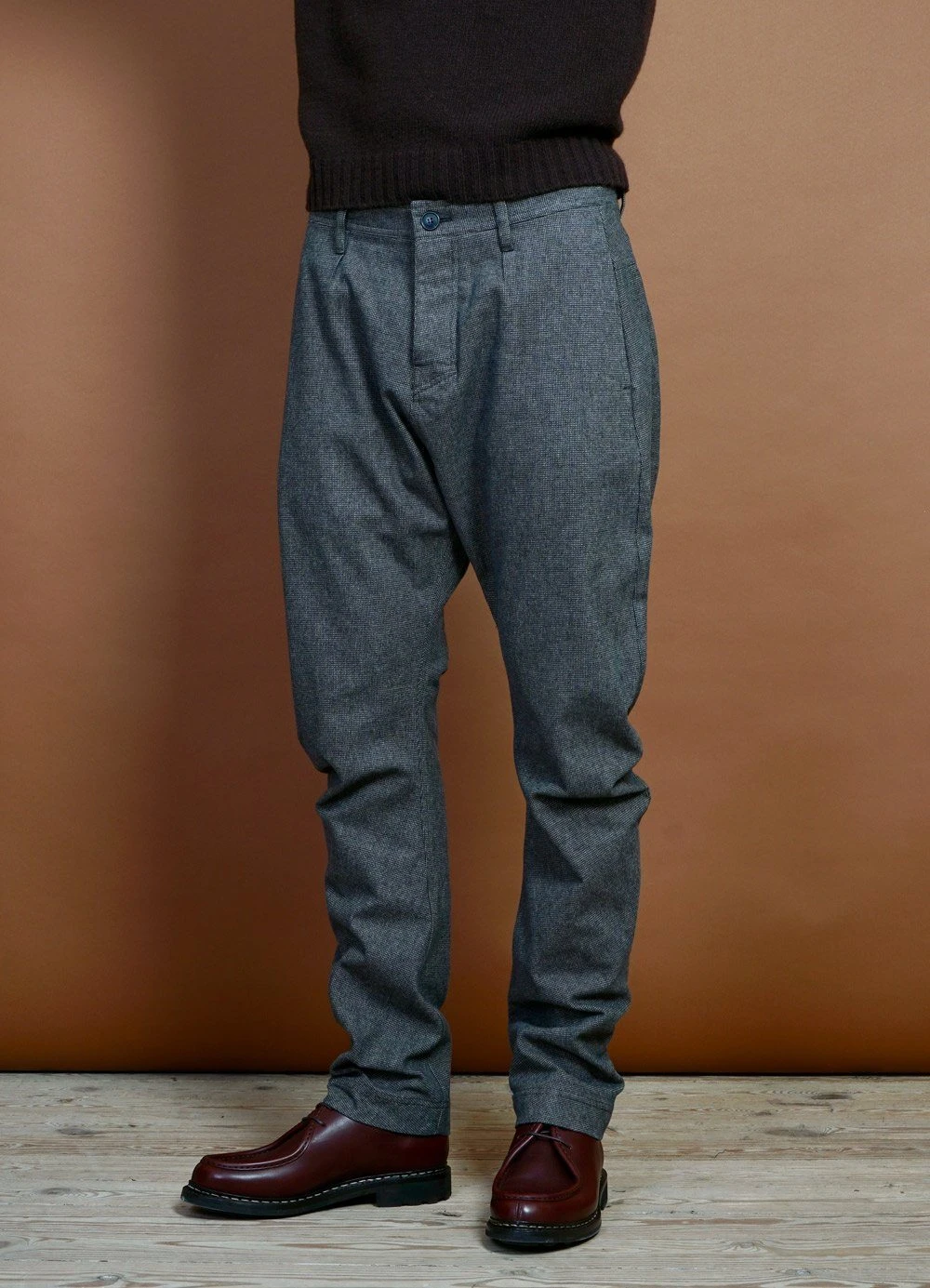 HANSEN GARMENTS OTTO | Curved Leg Trousers | Gravel 2 HANSEN GARMENTS OTTO | Curved Leg Trousers | Gravel – Bild 2