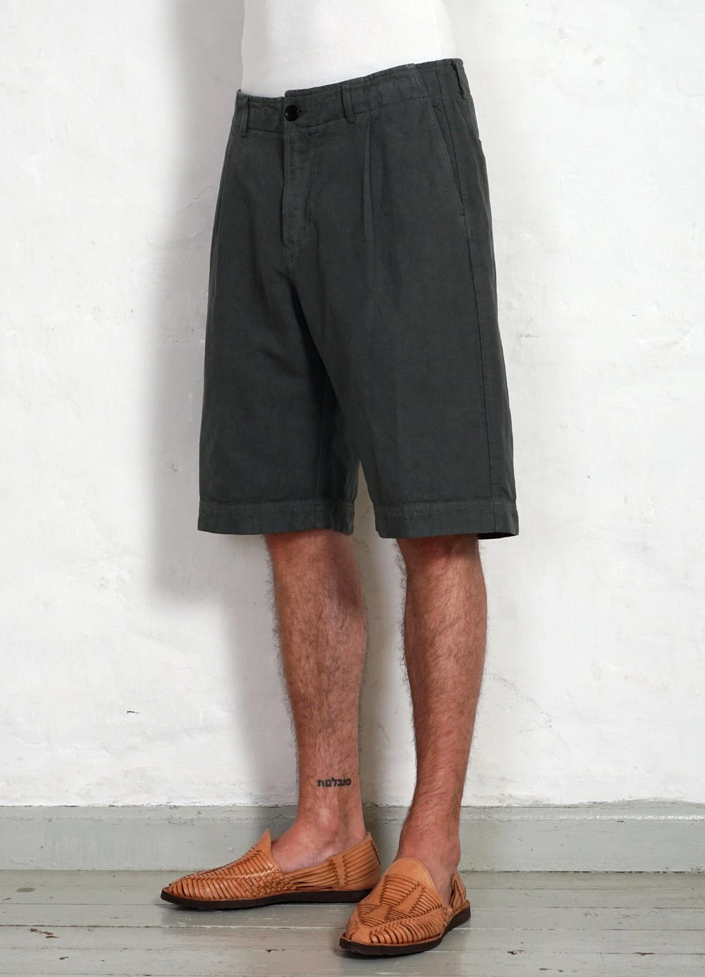 HANSEN GARMENTS ROBIN | Super Wide Pleated Shorts | Oxidized 3 HANSEN GARMENTS ROBIN | Super Wide Pleated Shorts | Oxidized – Bild 3