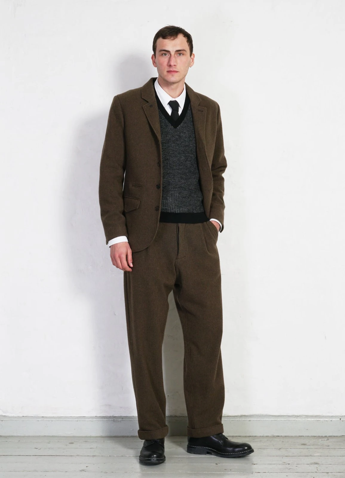 HANSEN GARMENTS SUNE | Pleated Wide Cut Trousers | Brown Herringbone 4 HANSEN GARMENTS SUNE | Pleated Wide Cut Trousers | Brown Herringbone – Bild 4
