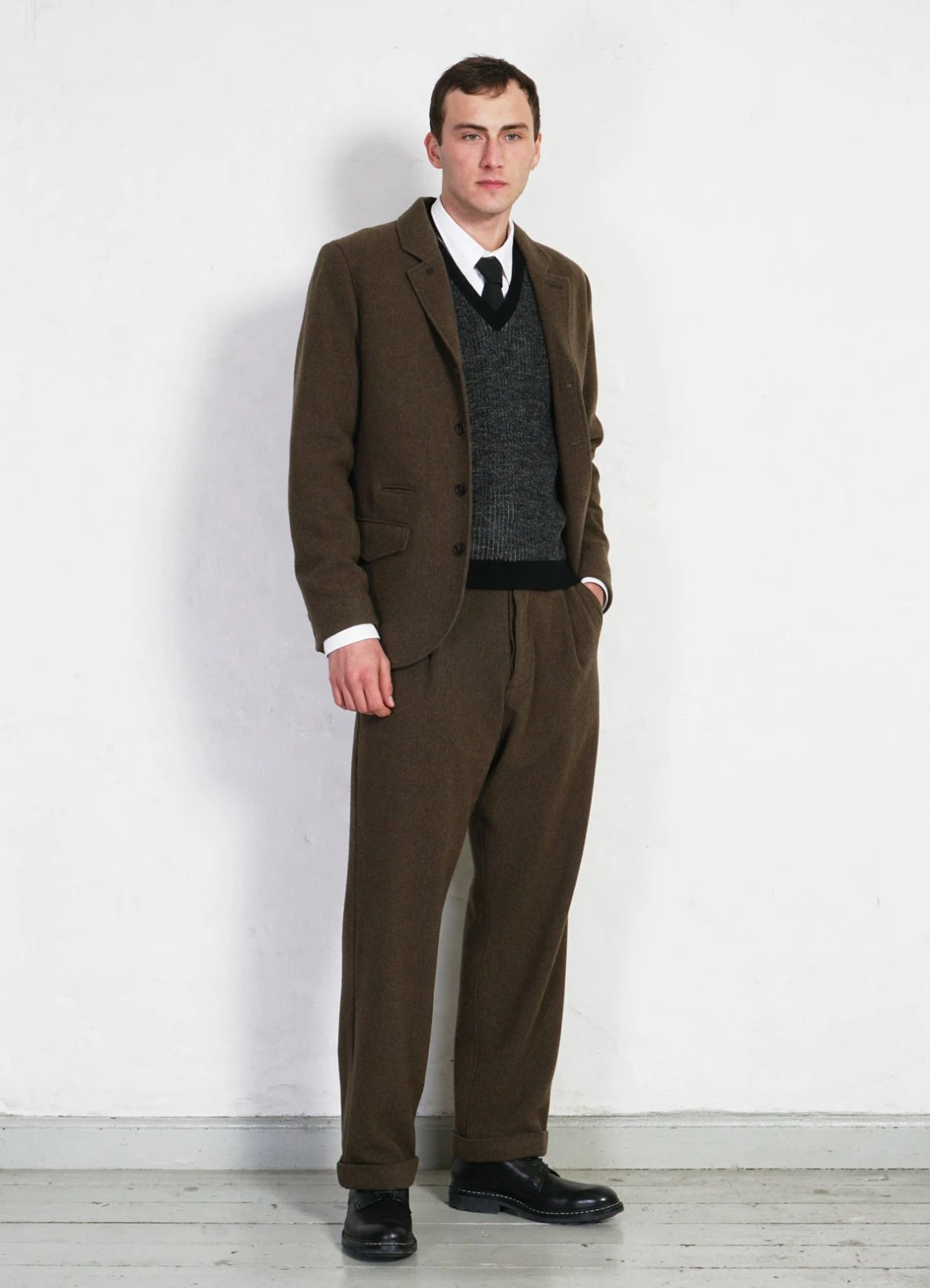 HANSEN GARMENTS SUNE | Pleated Wide Cut Trousers | Brown Herringbone 3 HANSEN GARMENTS SUNE | Pleated Wide Cut Trousers | Brown Herringbone – Bild 3