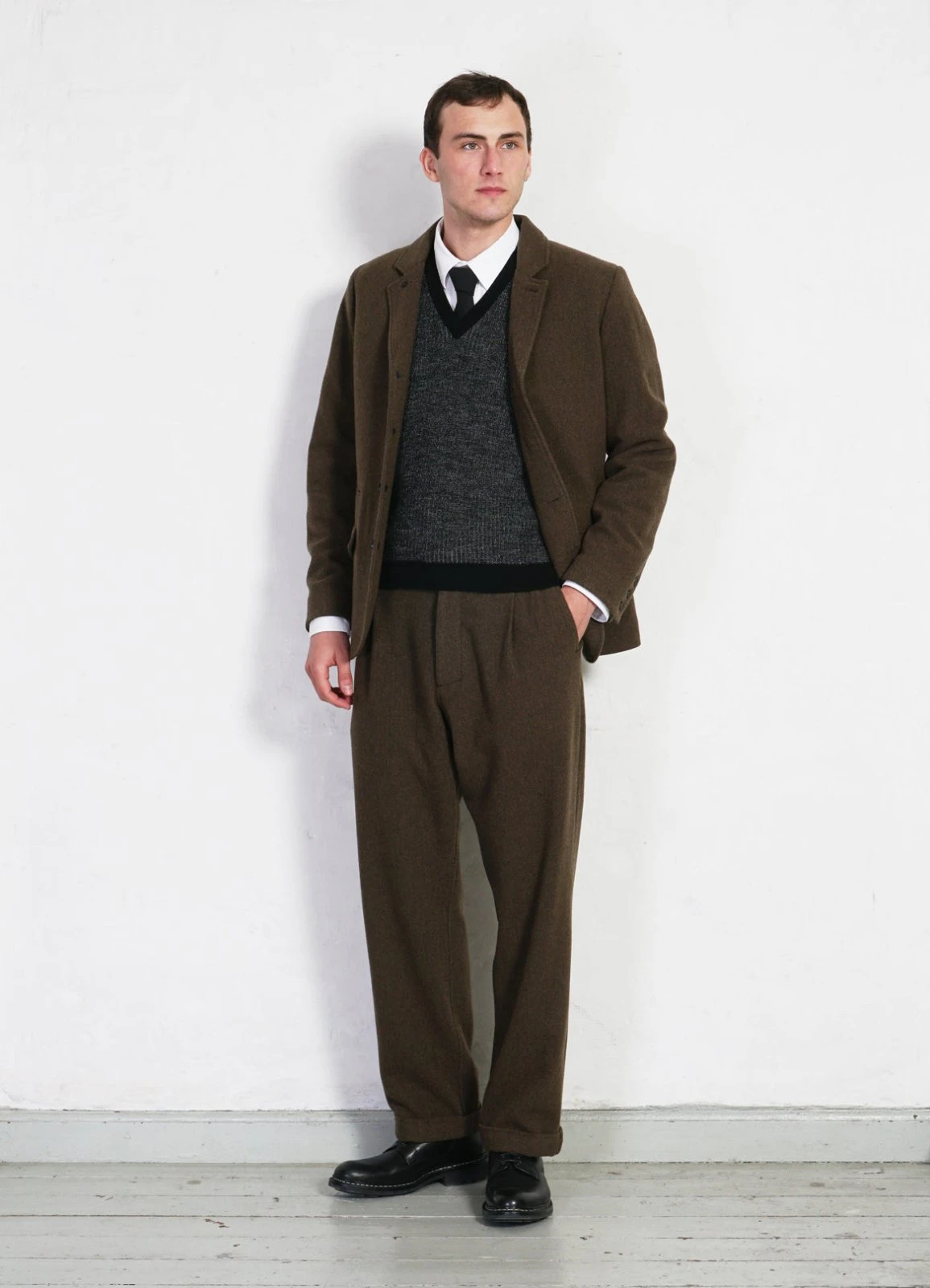HANSEN GARMENTS SUNE | Pleated Wide Cut Trousers | Brown Herringbone 5 HANSEN GARMENTS SUNE | Pleated Wide Cut Trousers | Brown Herringbone – Bild 5