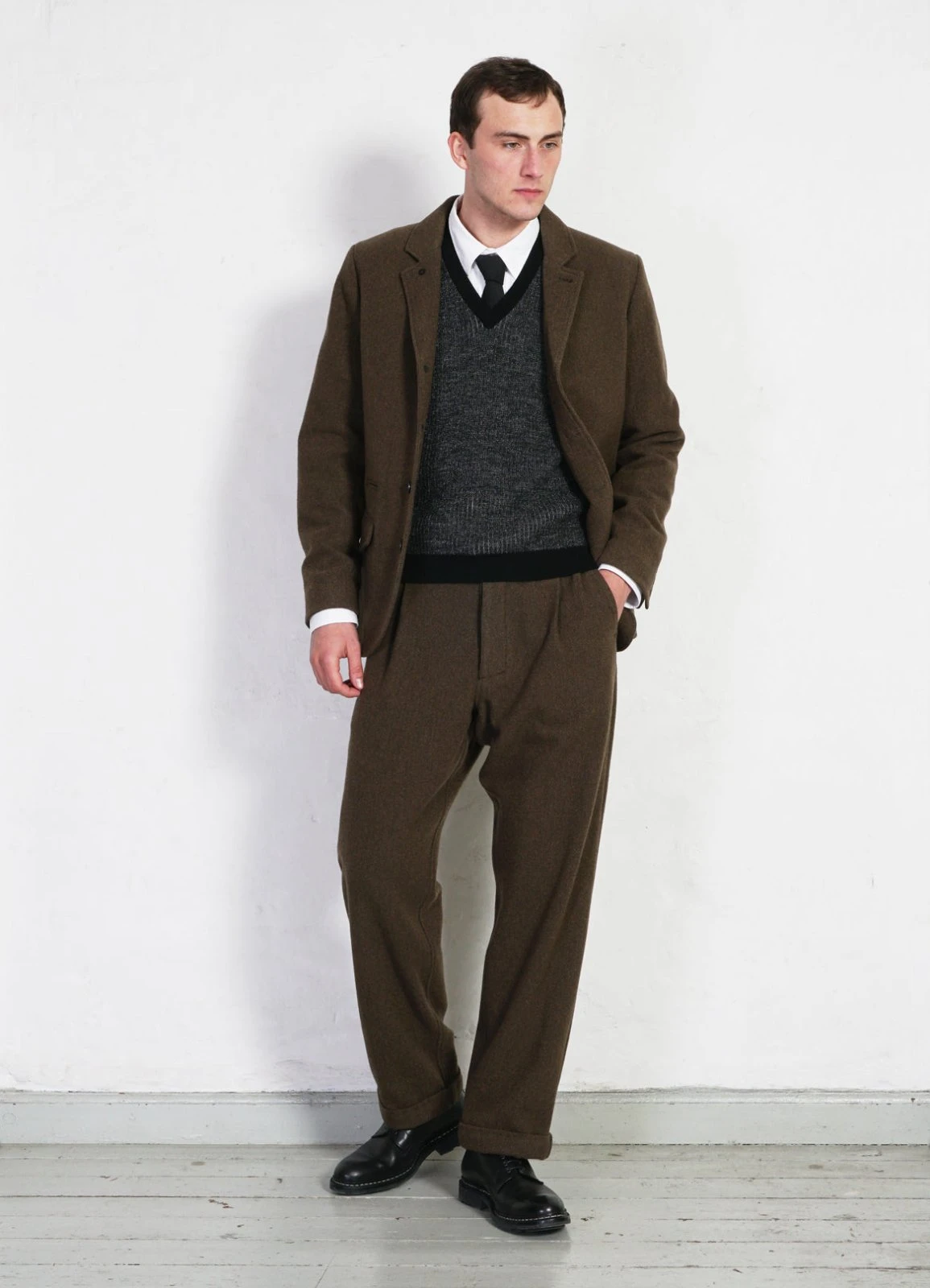 HANSEN GARMENTS SUNE | Pleated Wide Cut Trousers | Brown Herringbone 2 HANSEN GARMENTS SUNE | Pleated Wide Cut Trousers | Brown Herringbone – Bild 2