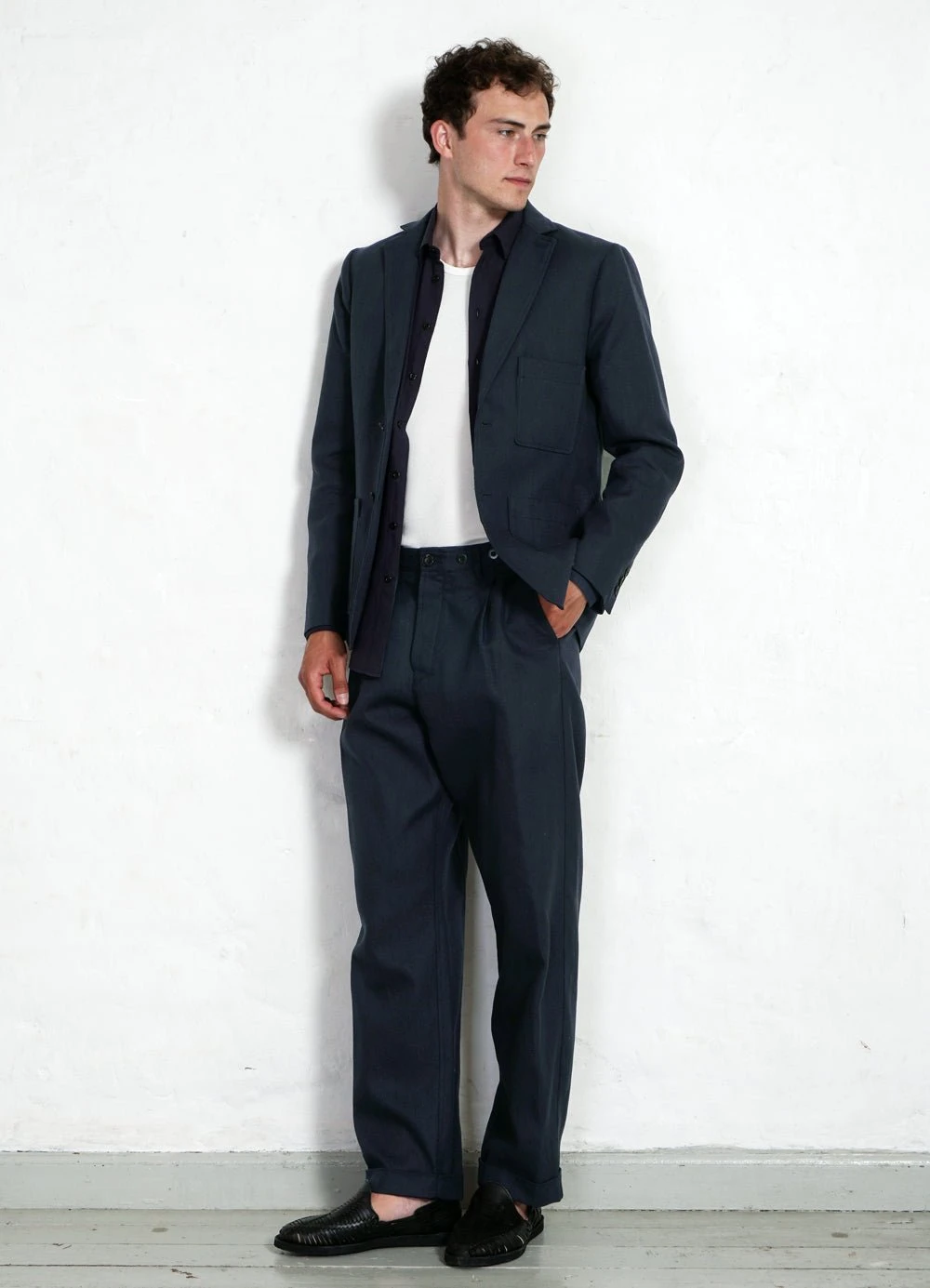 HANSEN GARMENTS SUNE | Pleated Wide Cut Trousers | Dark Blue 2 HANSEN GARMENTS SUNE | Pleated Wide Cut Trousers | Dark Blue – Bild 2