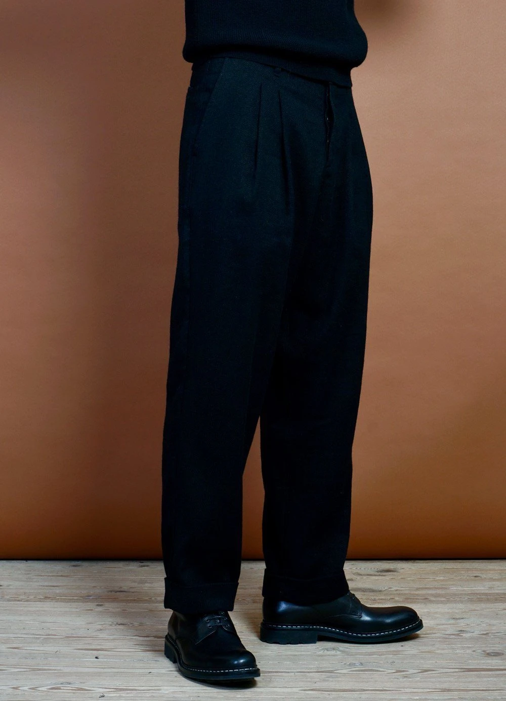 HANSEN GARMENTS SYLVESTER | Double Pleated Trousers | Black 5 HANSEN GARMENTS SYLVESTER | Double Pleated Trousers | Black – Bild 5